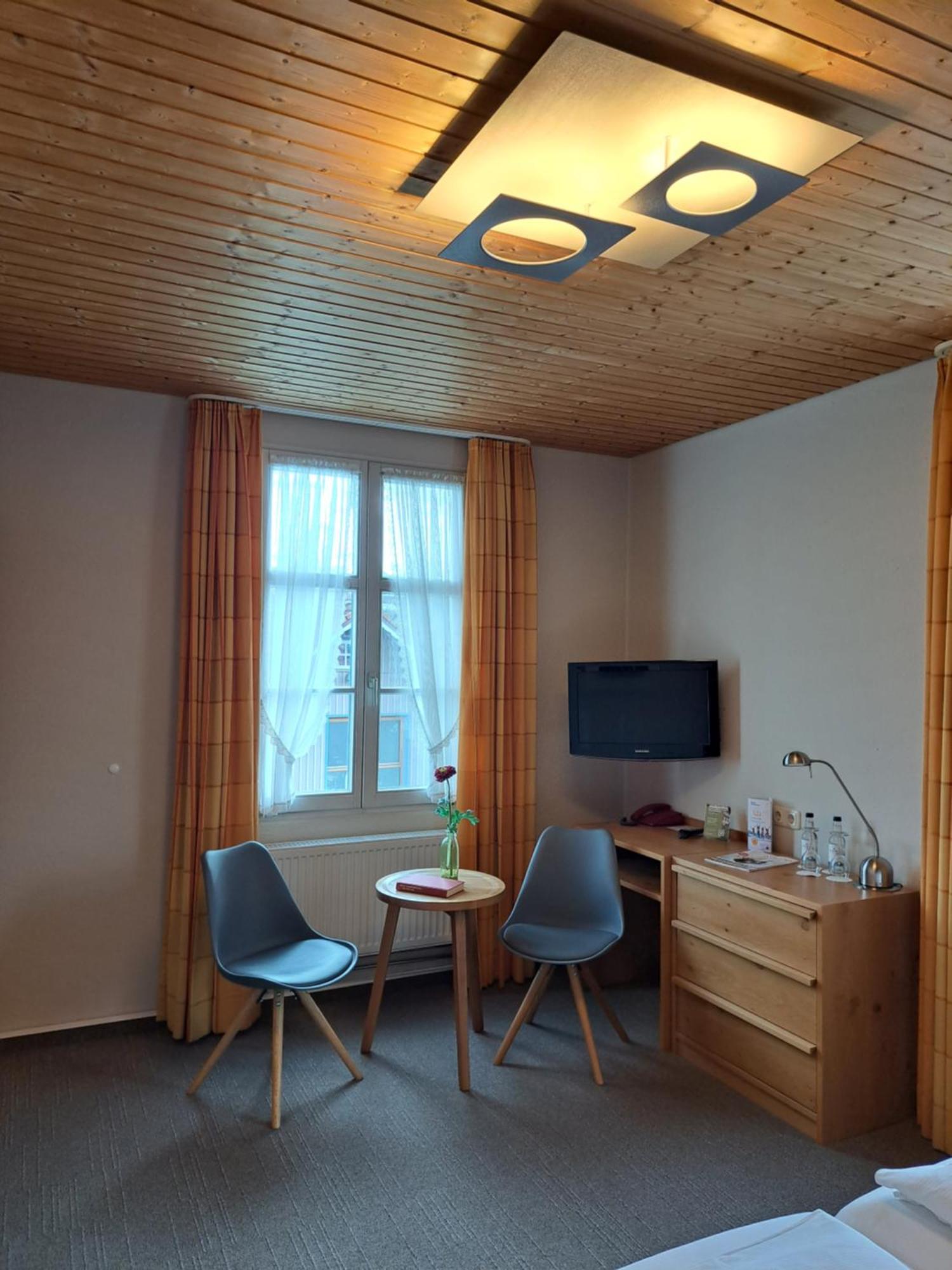 Landgasthof Roessle - Beim Kraeuterwirt Оберщауфен Екстериор снимка