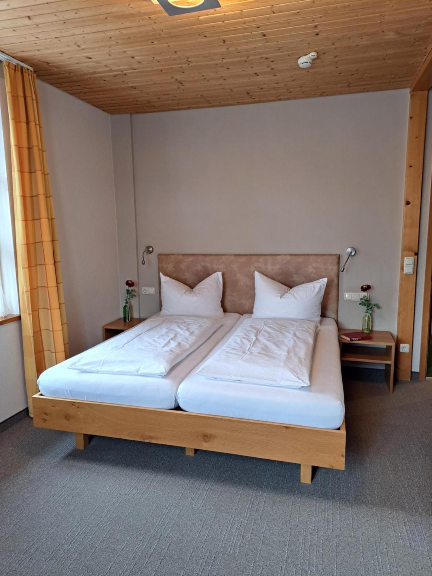 Landgasthof Roessle - Beim Kraeuterwirt Оберщауфен Екстериор снимка