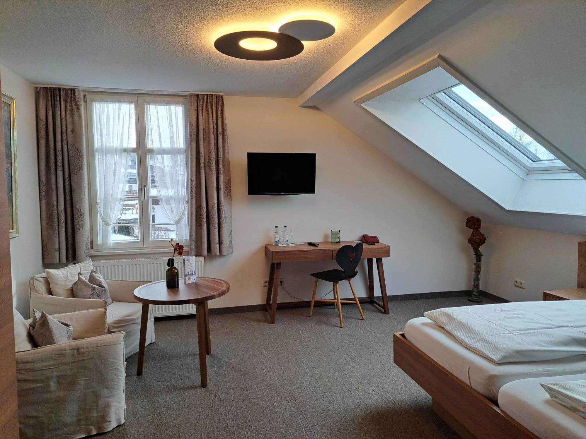 Landgasthof Roessle - Beim Kraeuterwirt Оберщауфен Екстериор снимка